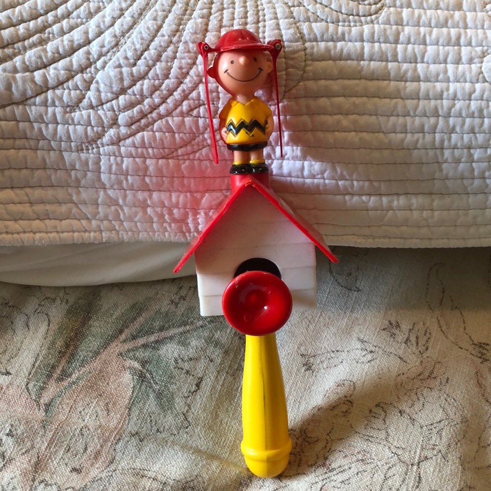 VINTAGE 70’s Peanuts Charlie Brown Spinner SNOOPY on Doghouse Child Whirly Toy
